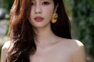 白鹿纯欲风生日写真：抹胸裙混搭展现腰臀比